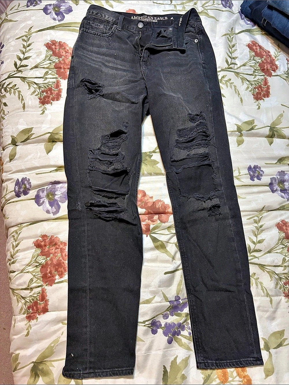 American Eagle Mom Jean Distressed Black Jeans Waist 2L or 26